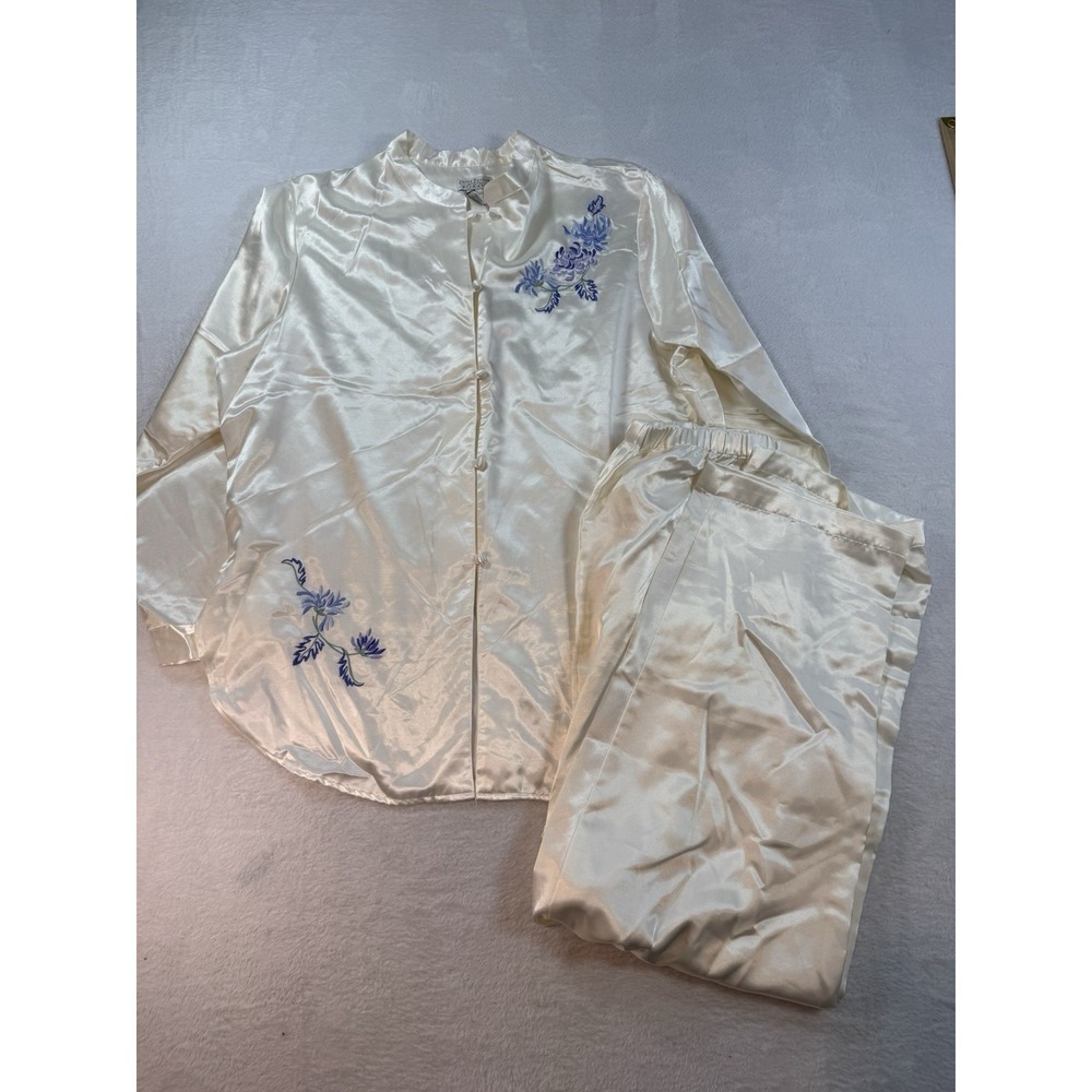 Vintage Erika Taylor Intimates Floral Embroidered White Pajama Set Romantic SZ L